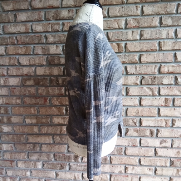 Altard State Csmo Print Tie Front Top. - Picture 3 of 7